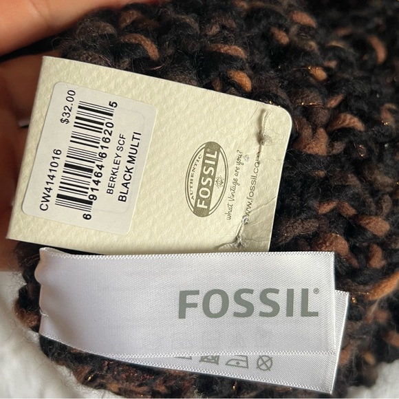Fossil | Berkley Knit Button Wrap Scarf NWT - Picture 4 of 5